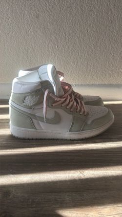 Women’s 8.5/Men’s 7 Jordan 1 Retro Hi Seafoams