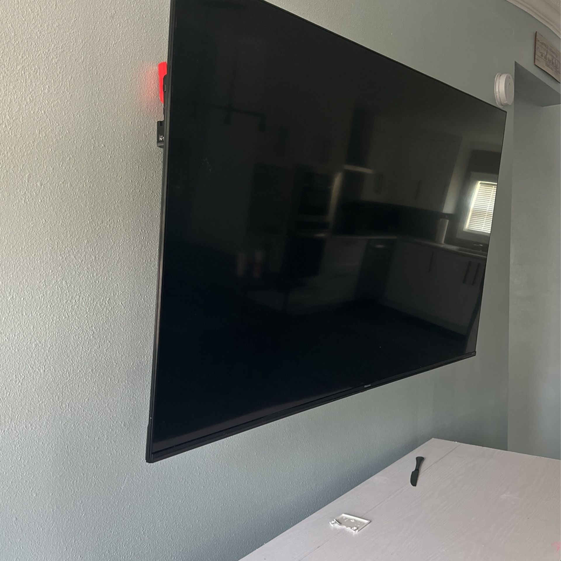 Hisense 58” Roku Integrated Smart TV