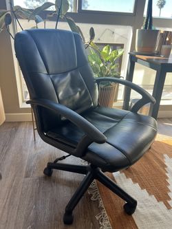 Executive Swivel Office Chair
