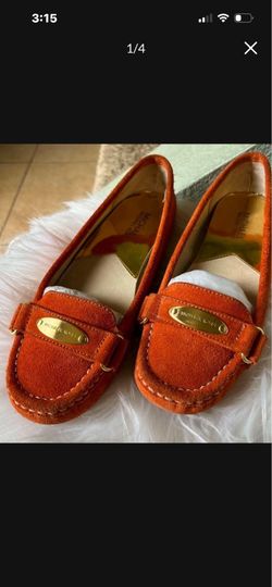 Excellent Condition Sz 7 fit 7.5 Orange Michael Kors Suede Flat Shoes Only $18 🍀
