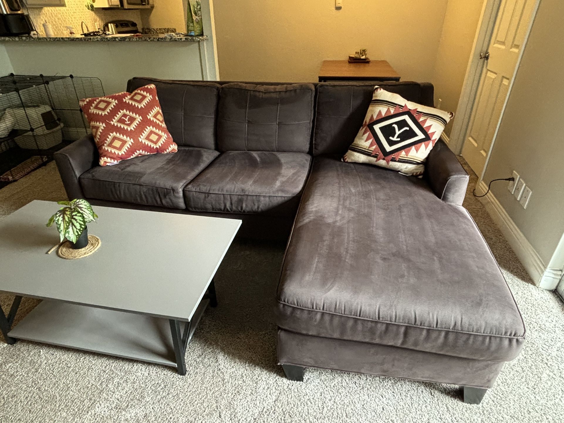 Sectional Couch With Chaise
