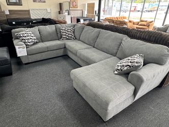 U Shape Sectional. 🚚WE DELIVER🚚