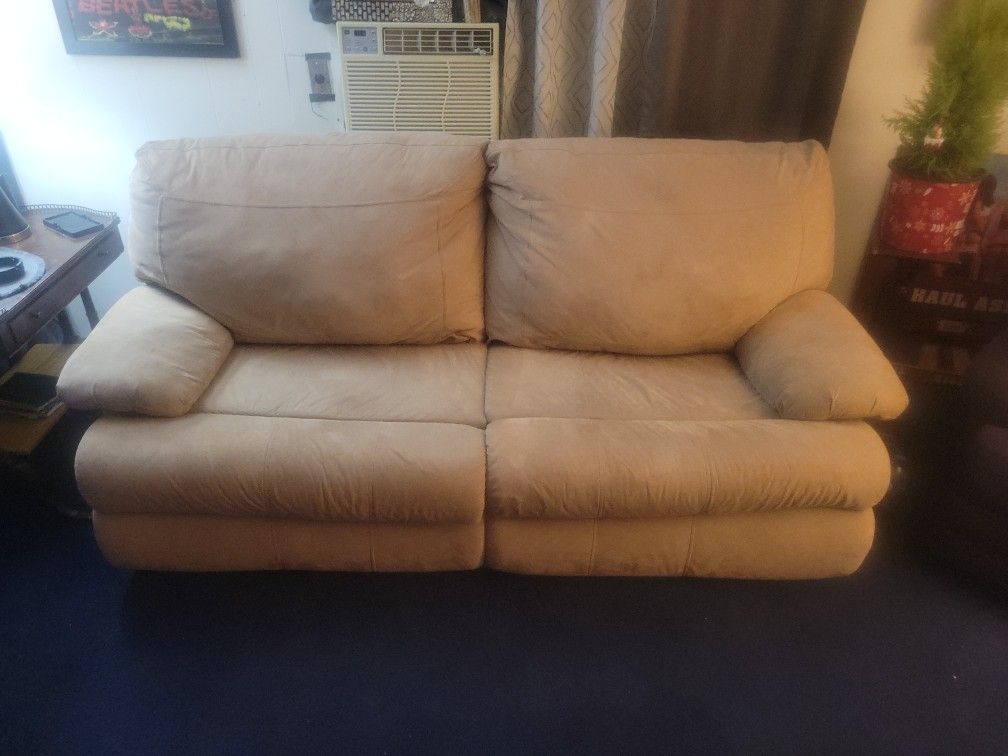 Lazy Boy Hideabed Couch for Sale in Bullhead City, AZ OfferUp
