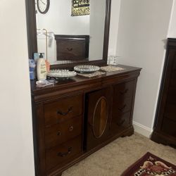 Bed With Everything Except The Mattress Like New I’m Buying A New Bed But I Need To Sell This One Price Is Negotiable 