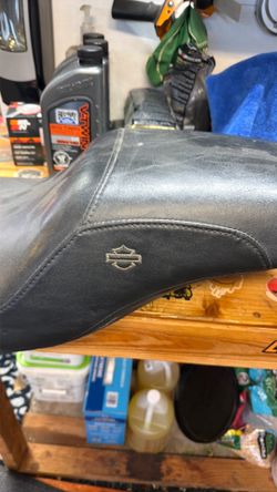 Harley dyna seat
