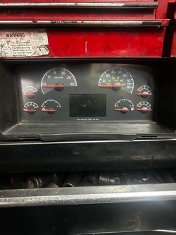 2012-2015 VOLVO D13 GUAGE CLUSTER