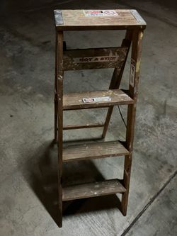 4-Foot Wooden Ladder