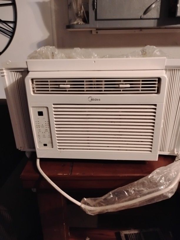Midea Window Unit Air Conditioner 6000 Btu