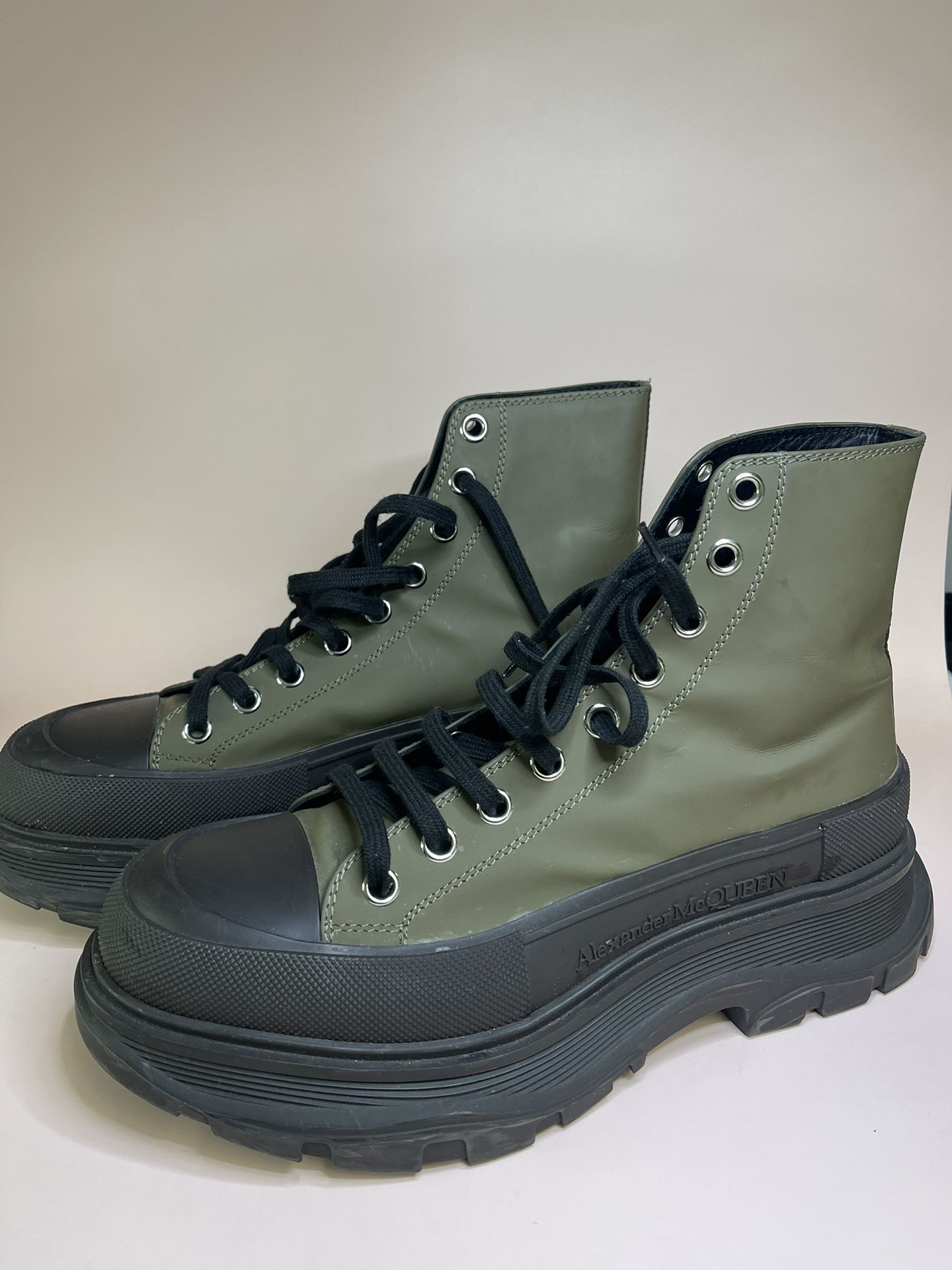 Alexander McQueen Men Olive Lace Up Boots McQueen - Wander leather lace-up boots black - The Corner main image 3