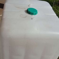 250 gallon plastic water tank $85 each
