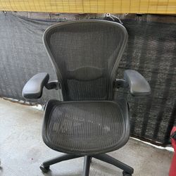 Herman  Miller Aeron ( SIZE B ) READ DESCRIPTION !!