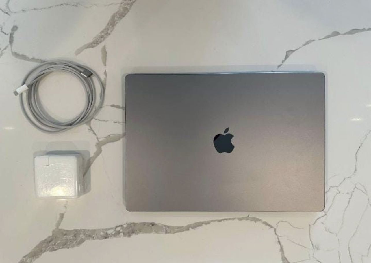 16" MacBook Pro (M1 Max 32-Core GPU, 64GB RAM, 1TB Storage)