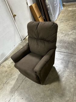 Mid size recliner