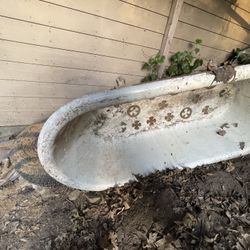 Iron Claw Foot Tub