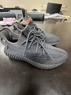 YEEZY BOOST 350 V2 MEDIA