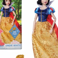 Snow White Classic Doll – 11 1/2''