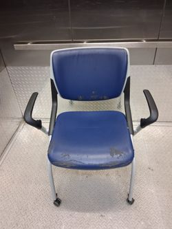 Hon foldable seat some cosmetic damage on edge of seat