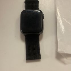 apple watch series 5 comes with charger 