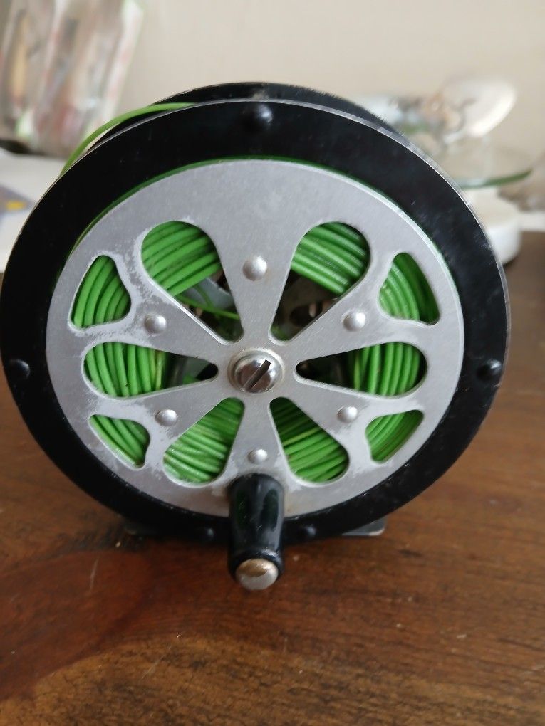 Vintage Pflueger Sal-Trout #1554 Fly Reel. Good Clicker!