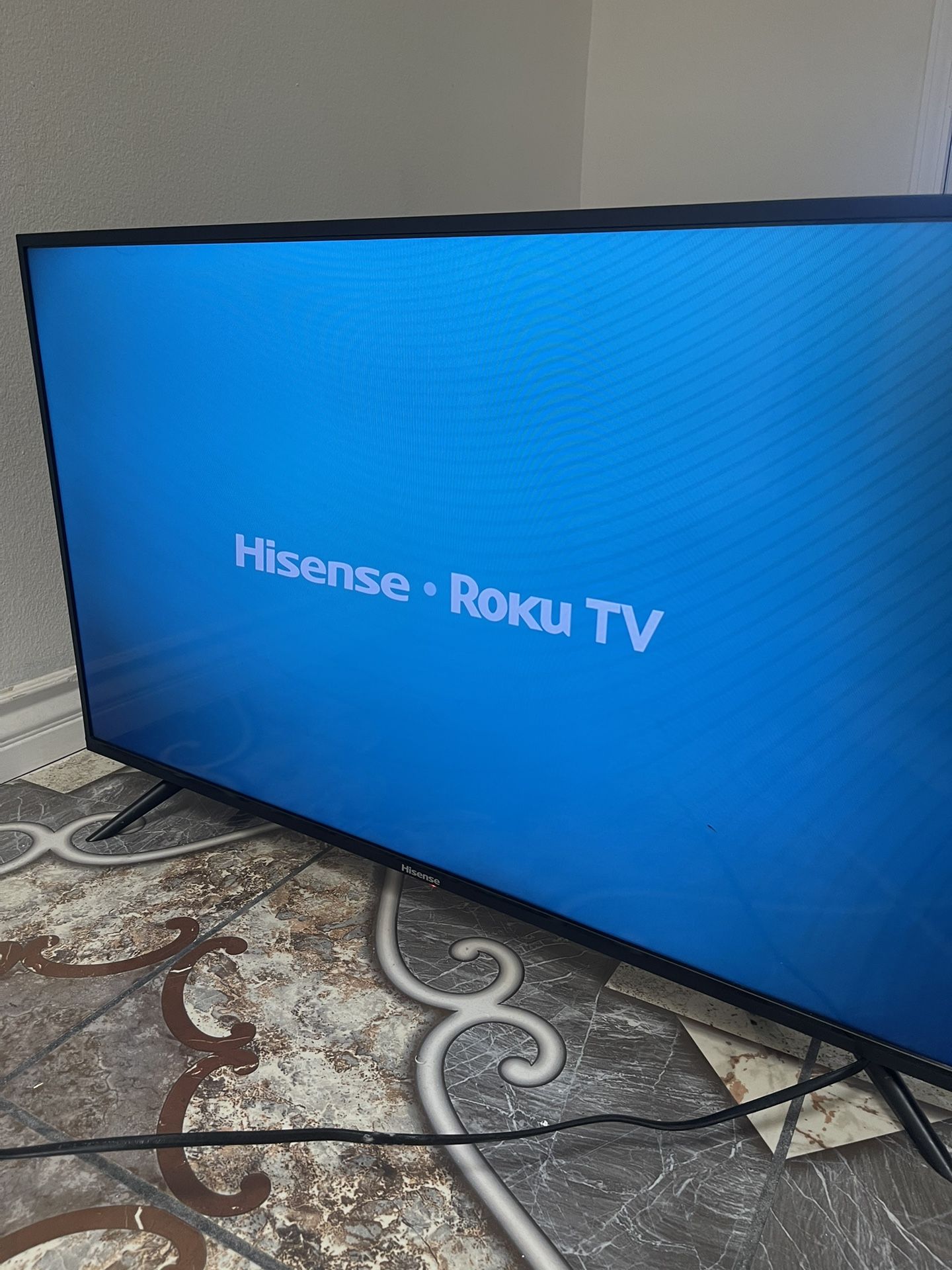 Hisense Roku TV with Roku Voice Remote Brand New