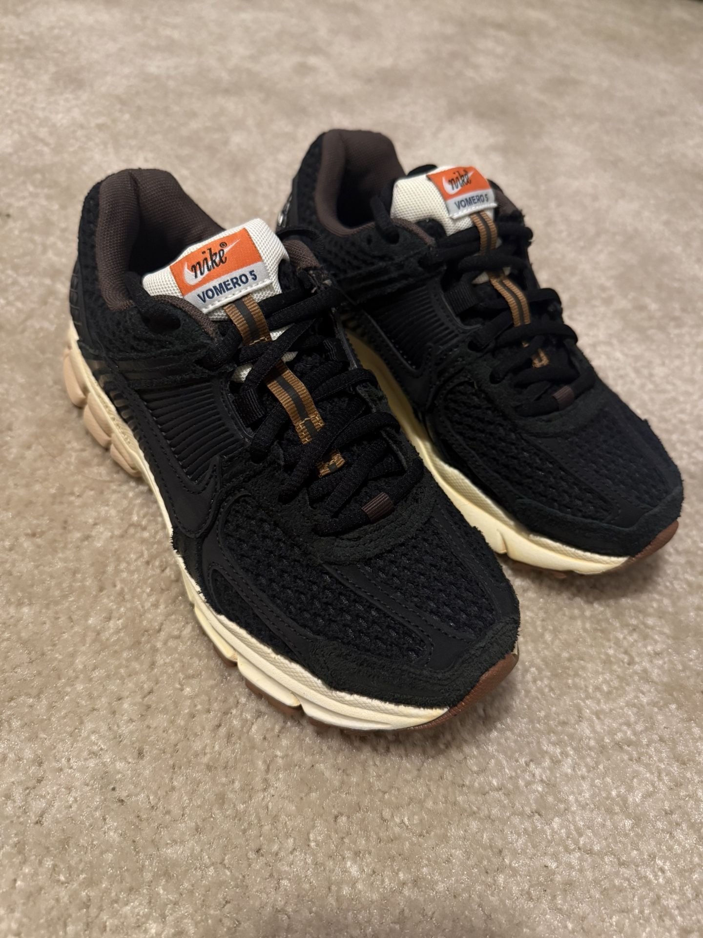 Nike Women’s Zoom Vomero 5 Black Sesame Size 6