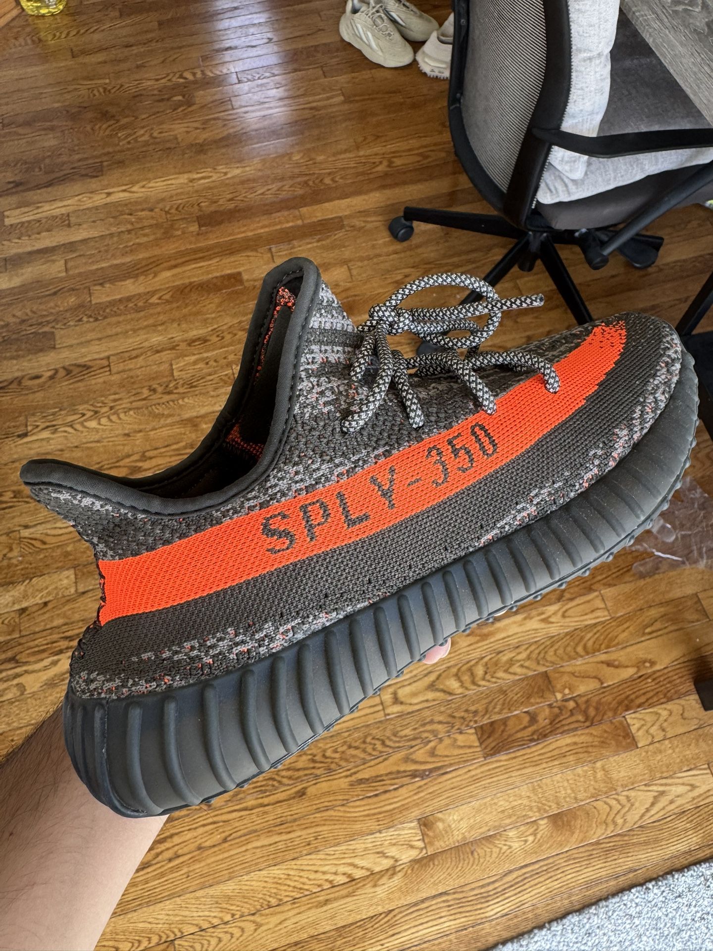 Yeezy Boost 350 V2 Carbon Beluga Men