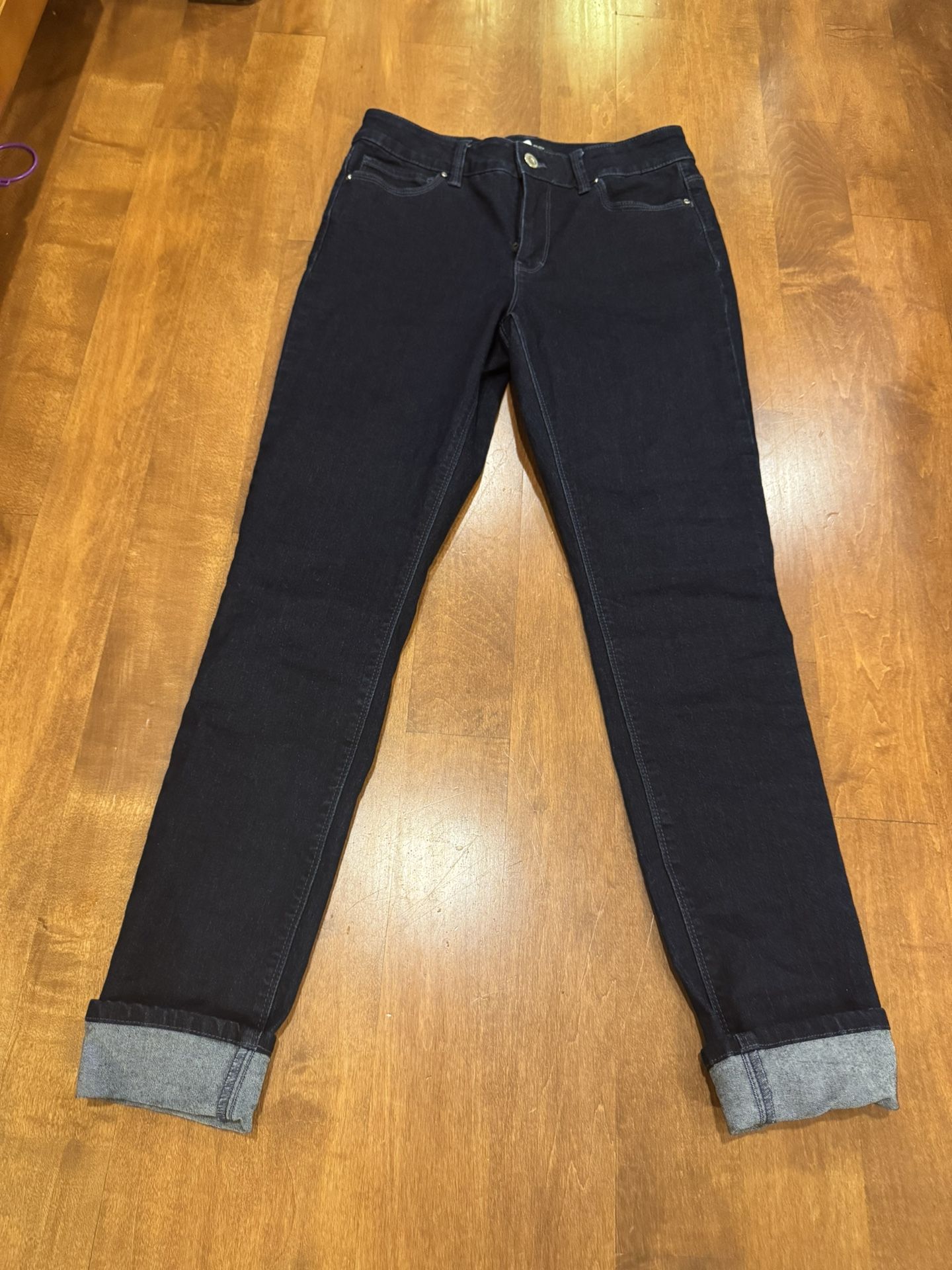 Woman’s White House Black Market Jeans Shipping Available