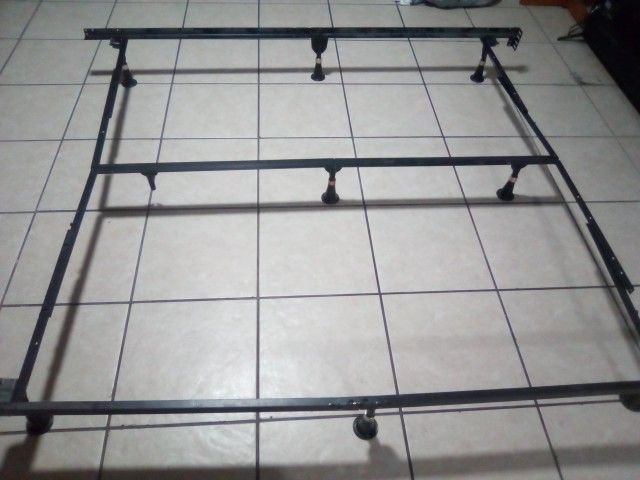 Queen Size Bed Rails Asking $20 ONE OF THE LEGS IS MISSING, PUO ON 59TH AVE IN CAMELBACK