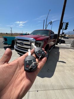 Llaves de autos car keys and remotes
