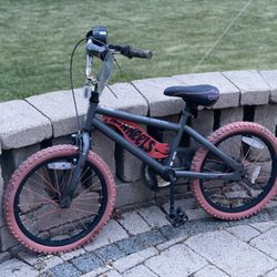 Hot Wheels Bike w/ Revvin’ Grip – Great Condition!