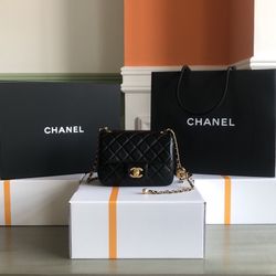 Classic women's crossbody bag