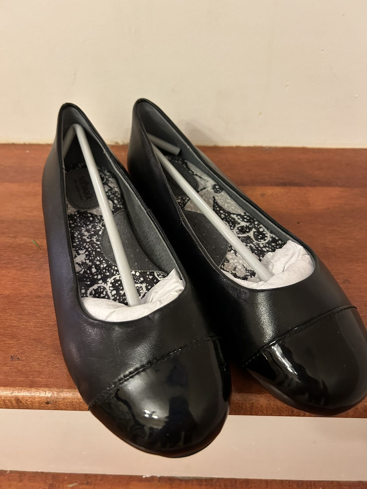 Softwalk Black Leather Flats Comfort Shoes Women's 6 1/2 W, Shiny
