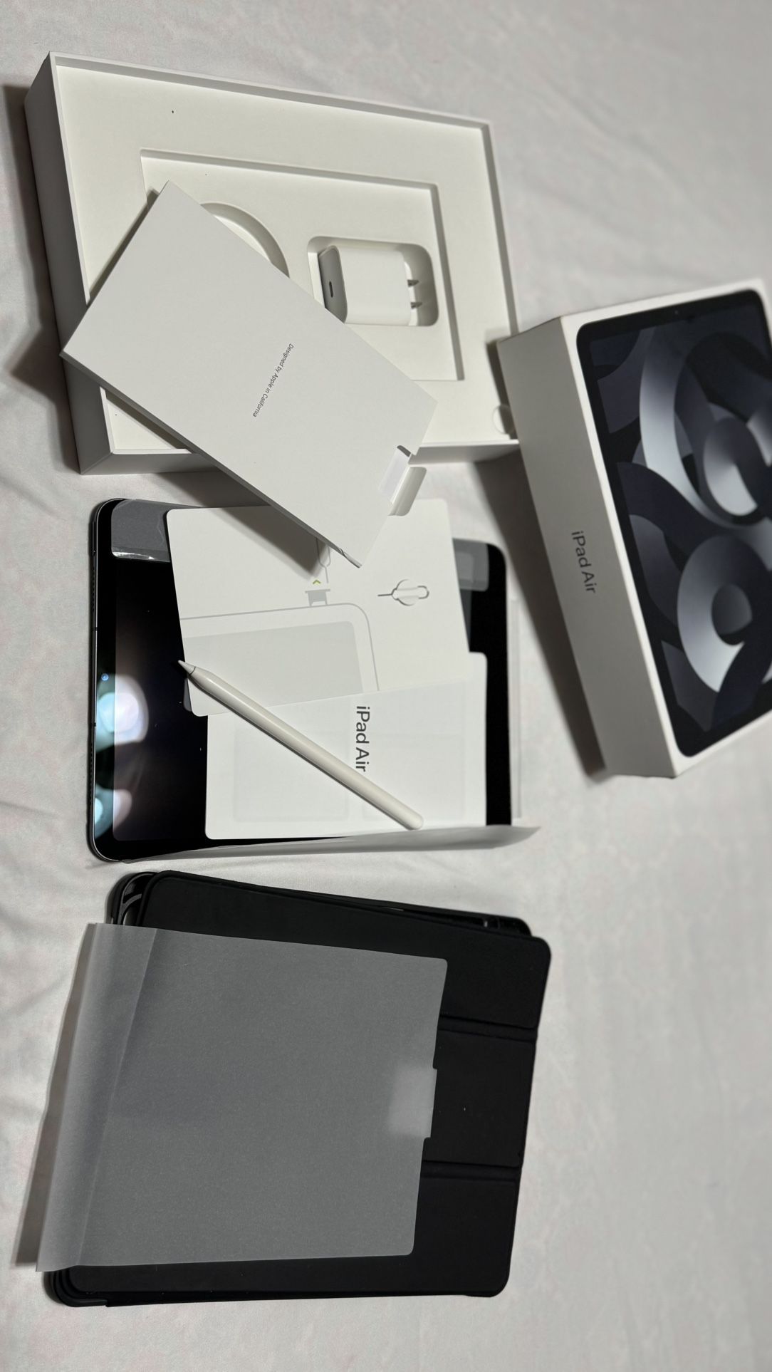 iPad Air 5 (M1) Wi-Fi + Cellular 64GB UNLOCKED – Case + Stylus – Like New 📱