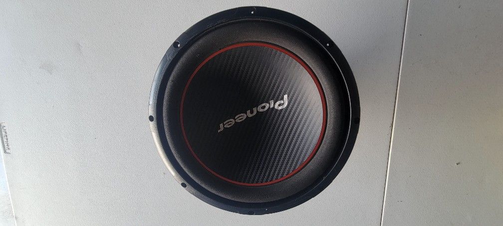 12-inch pioneer TS-W-304R speaker