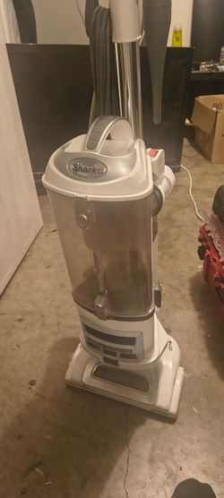 Shark Navigator Lift Away Deluxe