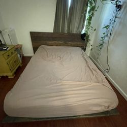 Wood Crafted Queen Size Bed 