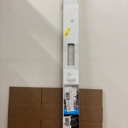 New 1” Cordless Vinyl 43” x 64” Blind White 