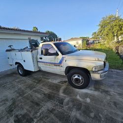 2002 Dodge Ram 3500 Regular Cab & Chassis