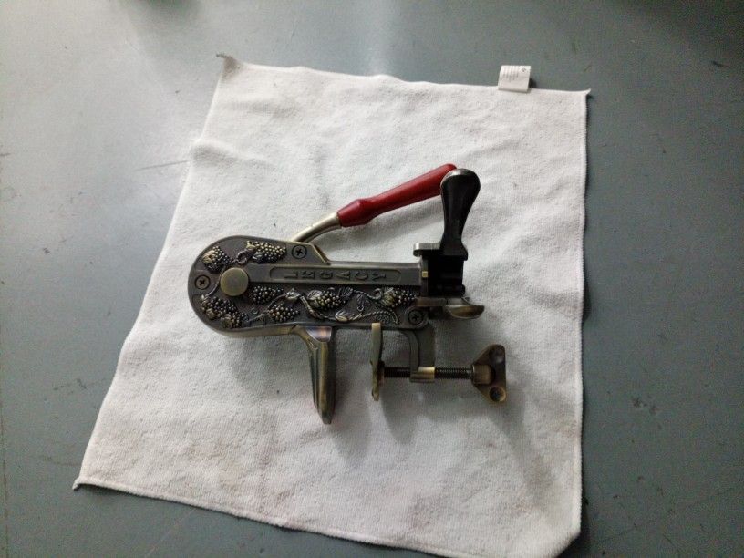 Roger Estate Grand Legacy Wine Opener