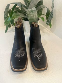 Women size 8  Cowboy shoes
