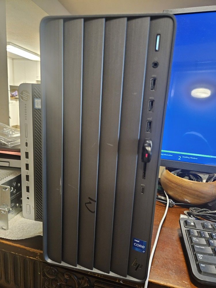 Hp Envy TE01-4000i Mini Tower i7 32gb Ram 1TB NVMe Drive 13700 16 Core