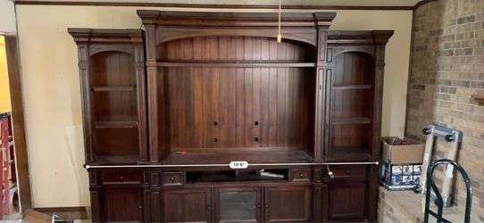 Solid entertainment center