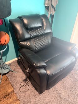 Recliner Massage Chair - LIKE NEW!!!