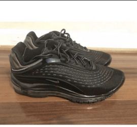 Nike air max’s deluxe size 9 1/2