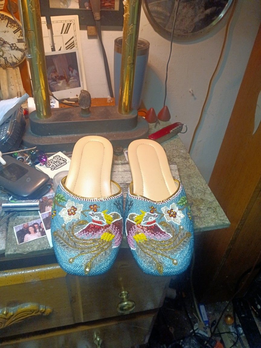 Vintage Chinese Hand Beated A-1062 38.slippers.