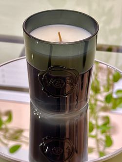 Spicebomb by Viktor & Rolf Men 5.82 oz / 165 g Scented Candle