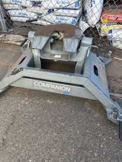 B&W 5th wheel hitch