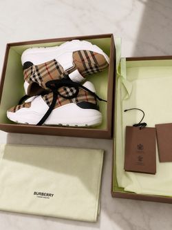 burberr*y shoes