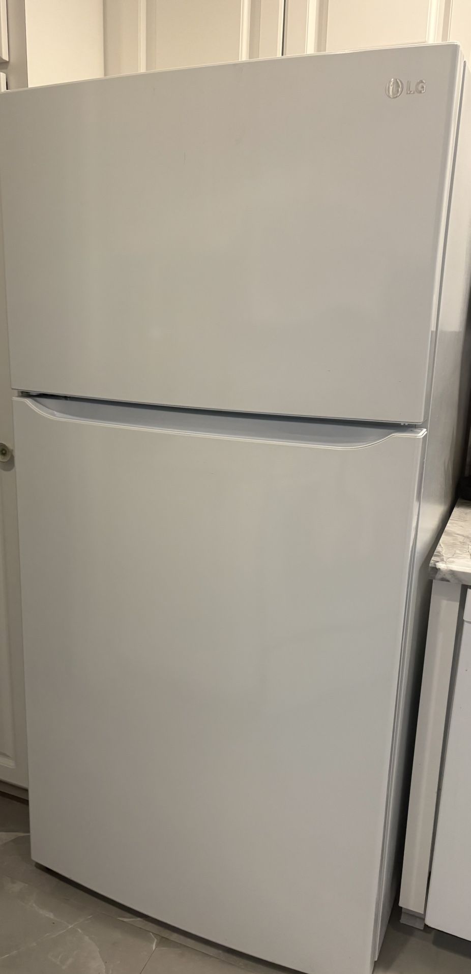 LG Like new Refrigerator
