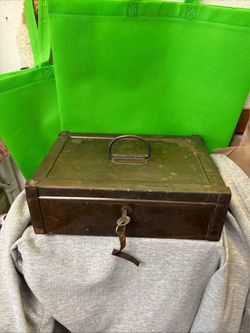 Erie Art Metal Co. No. 83 Vintage Strongbox